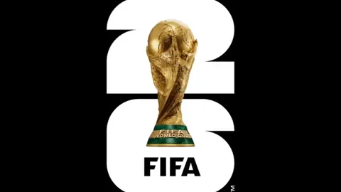 上海街头直播：Speed网红身着国足球衣助阵Siu活动庆典